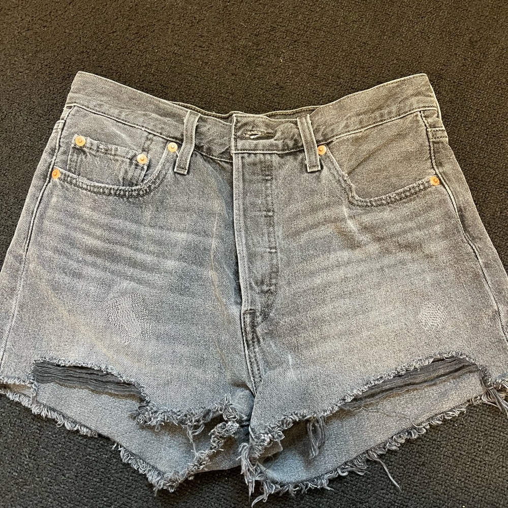 Black Wash Levi Shorts- High Rise